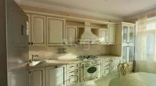 Продается 4-комн. квартира, 135 м²