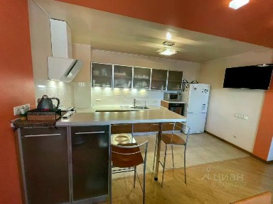 Сдается 4-комн. квартира, 142 м²