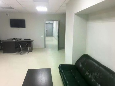 Продается торговая площадь, 243 м²