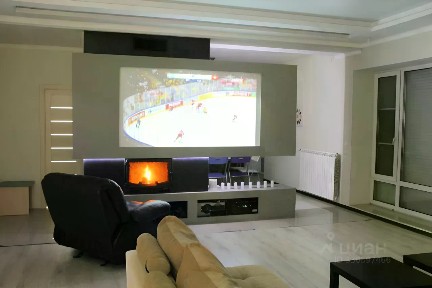 Сдается 2-этажный дом, 240 м²