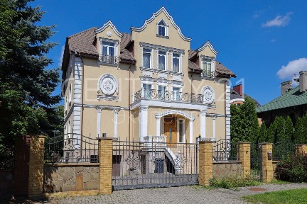 Продается здание, 1 100 м²