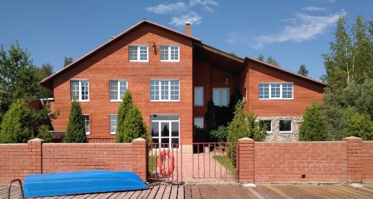 Сдается 3-этажный дом, 315 м²