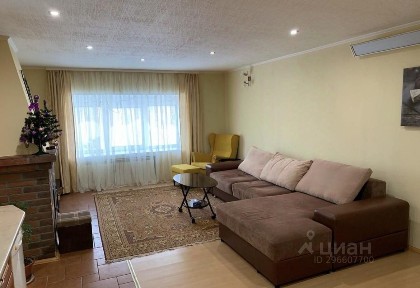 Сдается 3-этажный дом, 300 м²