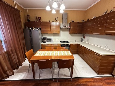 Продается 5-комн. квартира, 139,4 м²