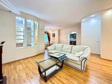 Продается 4-комн. квартира, 130 м²