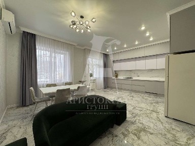 Сдается 4-комн. квартира, 106 м²
