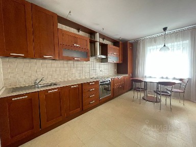 Сдается 4-комн. квартира, 140 м²