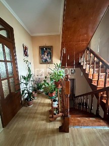 Продается 3-этажный таунхаус, 348 м²