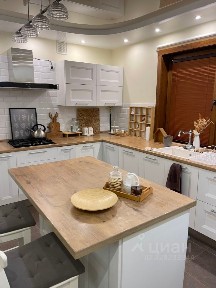 Продается 3-этажный таунхаус, 260 м²