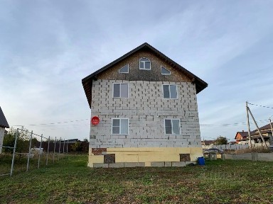 Продается 3-этажный дом, 201 м²
