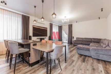 Продается 2-этажный дом, 180 м²