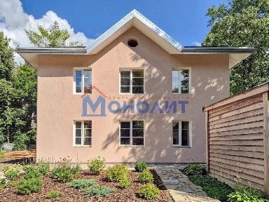 Продается 3-этажный дом, 240 м²