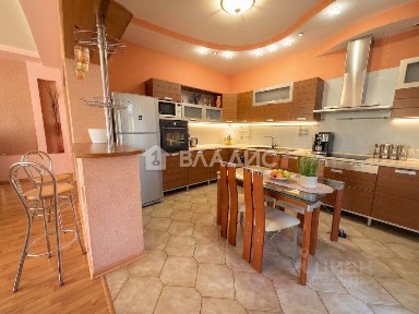 Сдается 4-комн. квартира, 140 м²