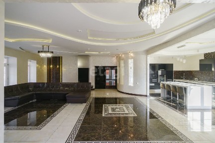 Сдается 3-этажный дом, 600,2 м²