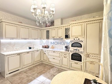 Продается многокомнатная квартира, 193,6 м²
