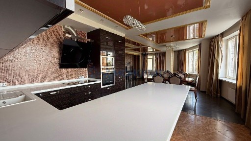 Продается 4-комн. квартира, 165,7 м²