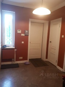 Сдается 2-этажный дом, 180 м²