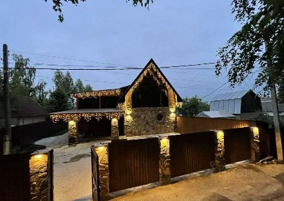 Сдается 2-этажный дом, 300 м²