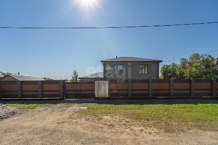 Продается 2-этажный дом, 304,4 м²