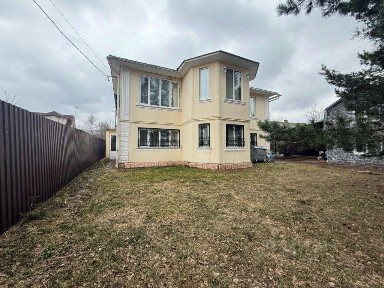 Сдается 2-этажный дом, 300 м²