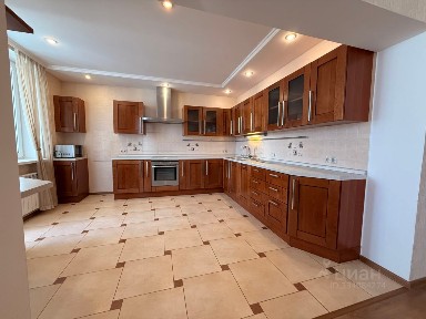 Продается 5-комн. квартира, 180 м²