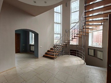 Сдается 3-этажный дом, 320 м²