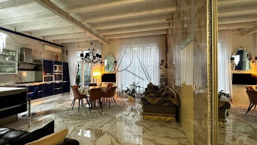 Сдается 3-этажный дом, 475 м²