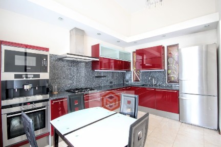 Сдается 4-комн. квартира, 140 м²