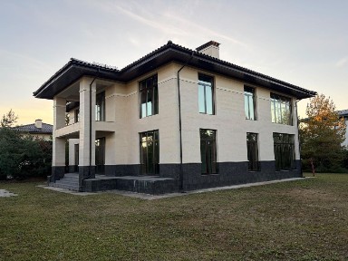 Продается 2-этажный дом, 357 м²