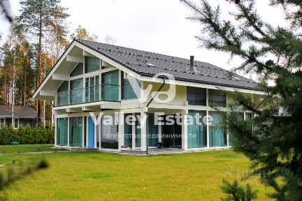 Продается 2-этажный дом, 303,3 м²