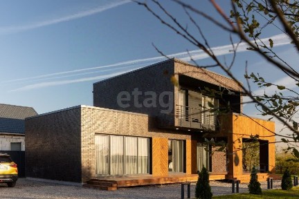Продается 2-этажный дом, 200 м²