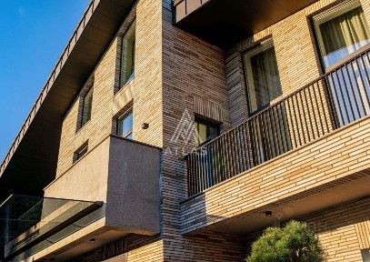 Продается 2-этажный дом, 1 400 м²