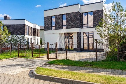 Продается 2-этажный дом, 185 м²