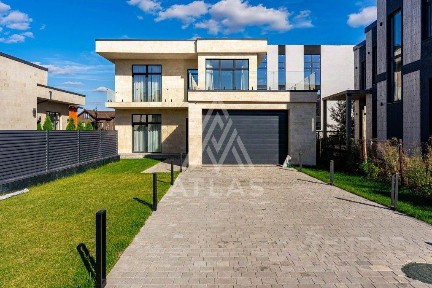 Продается 2-этажный дом, 250 м²