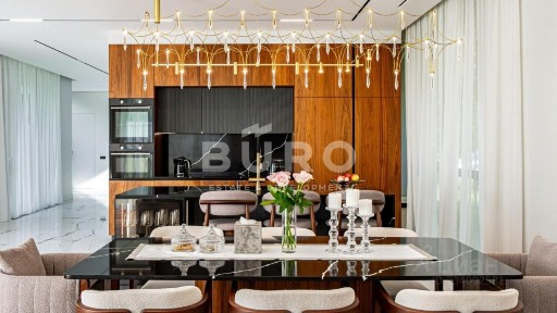 Продается 2-этажный дом, 540 м²