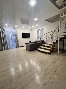 Сдается 2-этажный дом, 210 м²