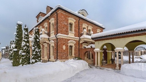 Продается 4-этажный коттедж, 1 500 м²