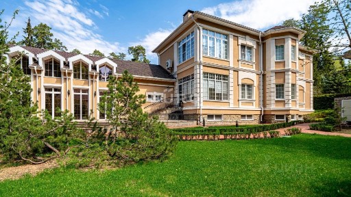 Продается 2-этажный дом, 770 м²