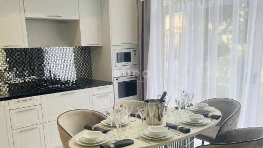 Продается 2-этажный дом, 300 м²