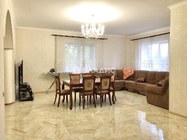 Продается 2-этажный дом, 387 м²