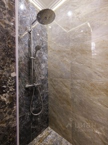 Продается 5-комн. квартира, 142 м²