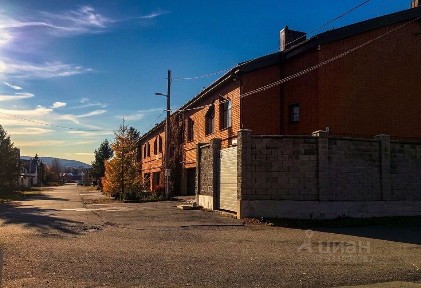 Продается 3-этажный таунхаус, 300 м²