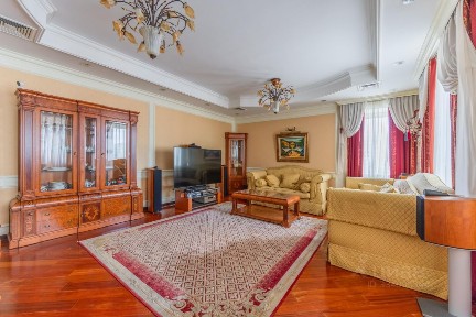 Сдается 4-комн. квартира, 184,9 м²
