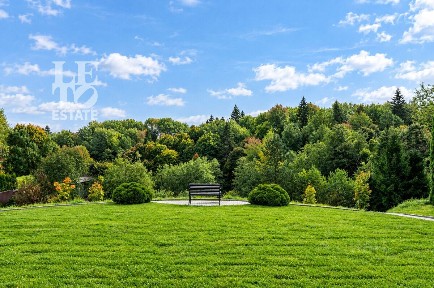 Продается 2-этажный дом, 412 м²