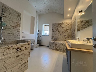 Продается 4-комн. квартира, 136,8 м²