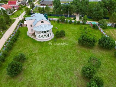 Продается 3-этажный дом, 400 м²
