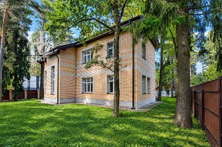 Продается 3-этажный дом, 380 м²