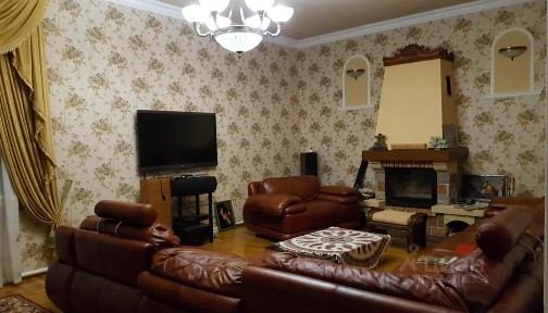 Продается 2-этажный дом, 302 м²