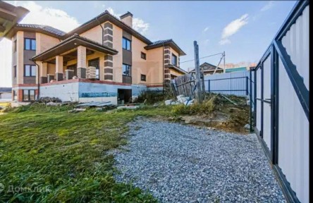 Продается 3-этажный коттедж, 355 м²