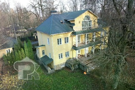 Продается 3-этажный дом, 699 м²